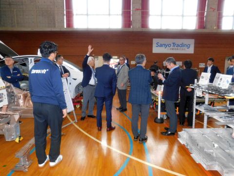三洋貿易瑞浪展示場を見学する参加者