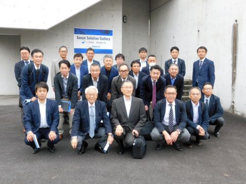 瑞浪展示場での集合写真